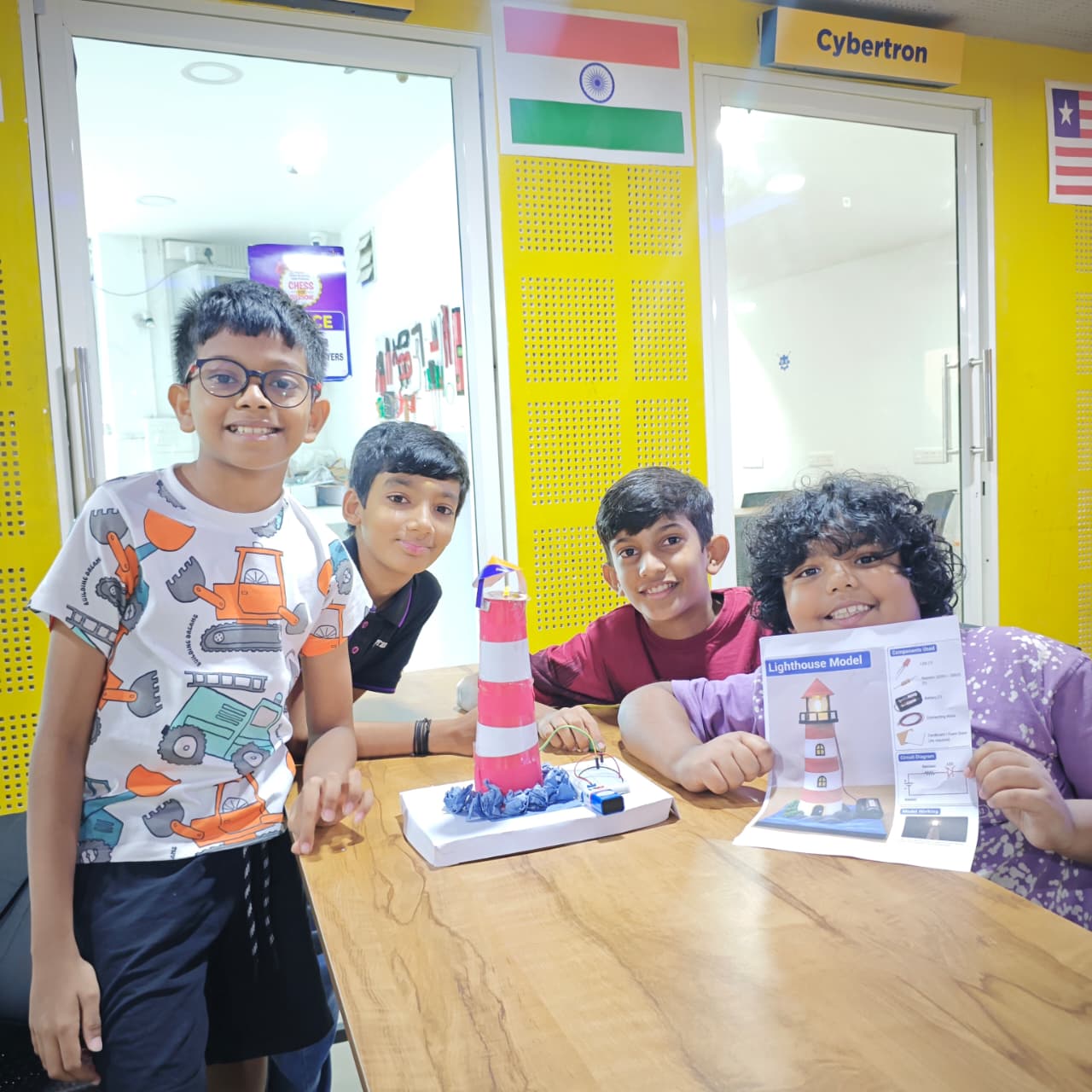 Young Makers - Glowing Lighthouse Model 2
