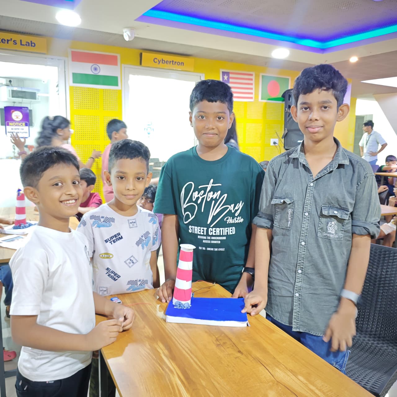 Young Makers - Glowing Lighthouse Model 1